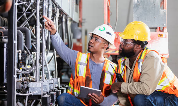 Best Commercial Electrician Services  in Dundee, OR